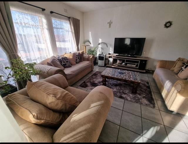 2 BEDROOM APARTMENT FOR SALE IN NEW REDRUTH